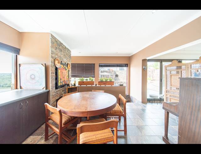 4 BEDROOM HOUSE FOR SALE IN BONZA BAY